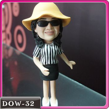 DOW-32上班族公仔，炎熱的夏天，帶著墨鏡，當個ｆａｓｈｉｏｎ的上班族